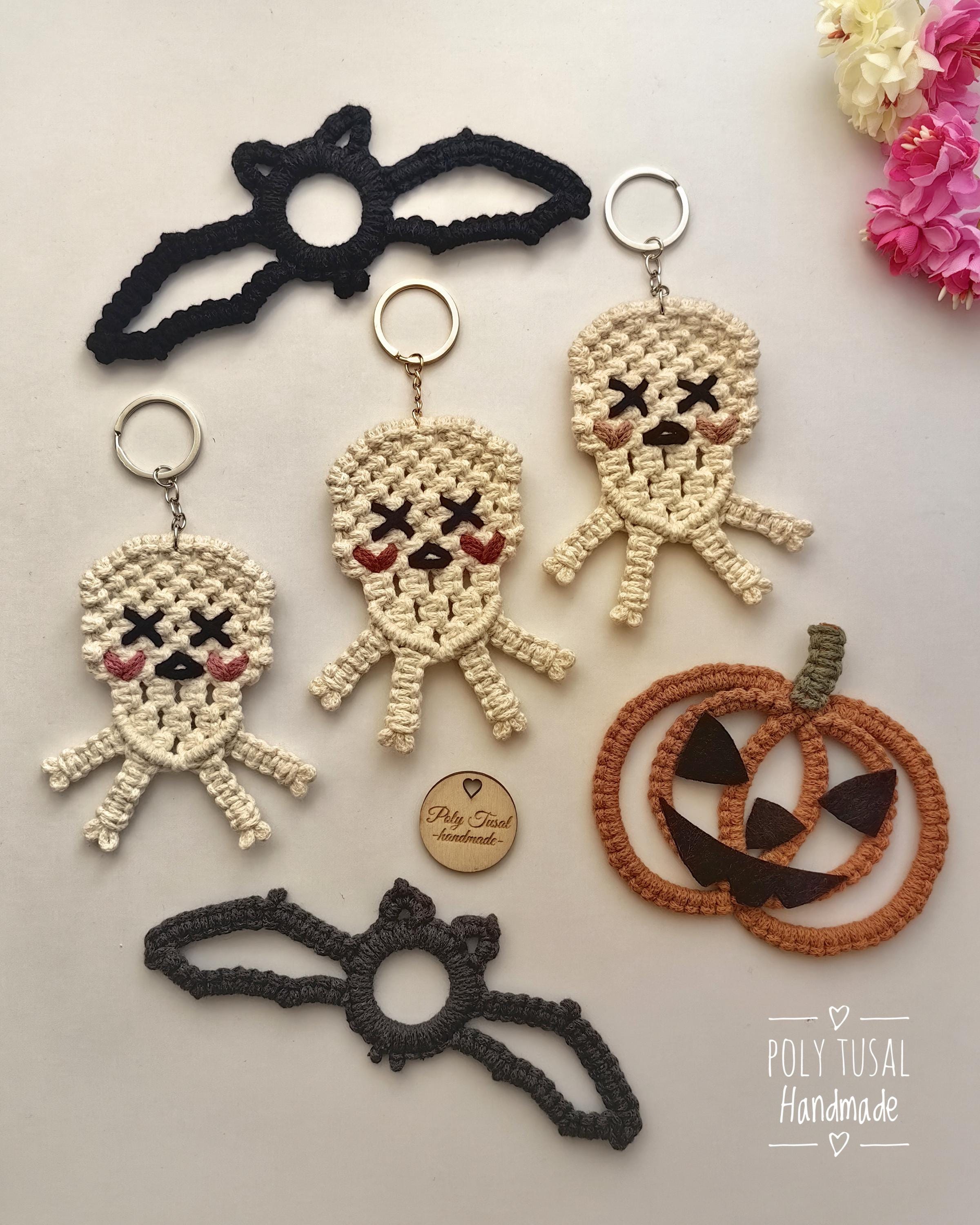 4-Piece Creative Skull Keychain Set - Halloween Pendant Key Holder, Unique Design For Men & Women