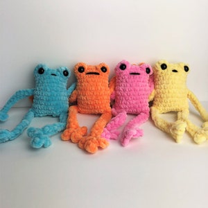 Crochet frogs | frog keychain or plushie | frog sweater | super soft