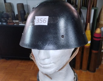 WW2 ITALIE CASQUE ITALIEN Modèle 933 AVEC INSIGNE DE RÉGIMENT 64 RARE