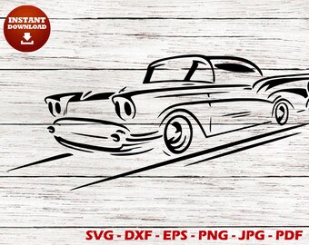 Puede incluir: Silueta en blanco y negro de un coche clásico, con un diseño largo y elegante y ruedas grandes y redondeadas. El coche está conduciendo por una carretera, con una ligera curva en la carretera.