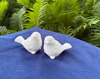 Vintage salt and pepper shakers white bird Pier One kitchen decor