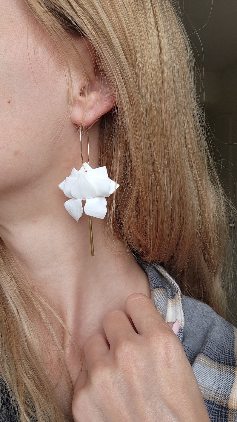 Boucles d'oreilles Lotus blanc pur faites sur commande image 4