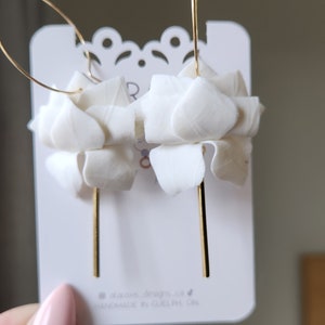 Boucles d'oreilles Lotus blanc pur faites sur commande image 2