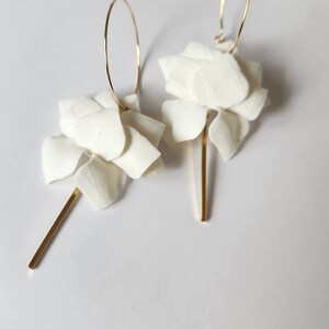 Boucles d'oreilles Lotus blanc pur faites sur commande image 8