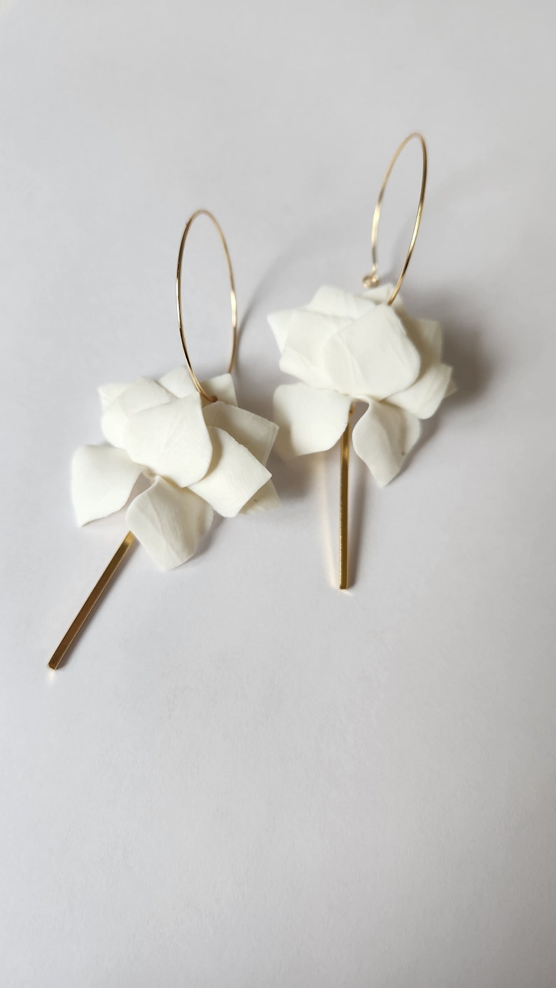 Boucles d'oreilles Lotus blanc pur faites sur commande image 8