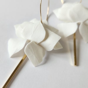 Boucles d'oreilles Lotus blanc pur faites sur commande image 9