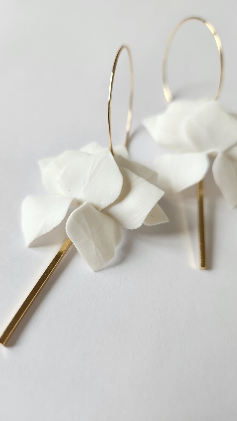 Boucles d'oreilles Lotus blanc pur faites sur commande image 9