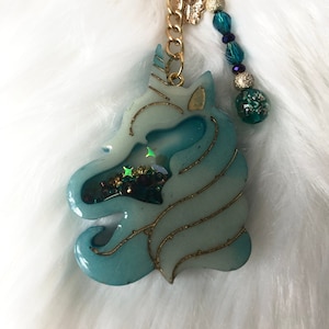 unicorn shaker keychain glow in the dark