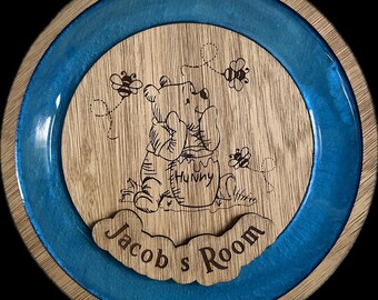 Plaque de porte de chambre en bois personnalisée Winnie l'ourson | Plaque nominative personnalisée | Décoration de chambre d'enfant