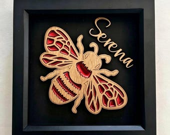 Cadre personnalisé abeille de Manchester | Nom personnalisé souvenir | Décoration d'intérieur en bois et résine de style chêne