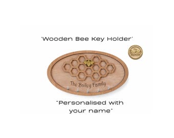 Portachiavi personalizzato in legno a nido d'ape / Portachiavi con nome di famiglia / Gancio da parete a forma di ape / Chiavi d'ingresso incise su misura / Regalo rustico per la casa