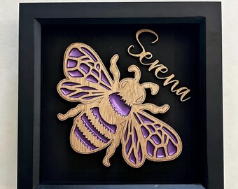Cadre personnalisé abeille de Manchester | Nom personnalisé souvenir | Décoration d'intérieur en bois et résine de style chêne