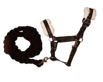 Cabezada de cuero negro con cuerda negra para caballo de juguete, cabezada acolchada para caballo de juguete, arreos para caballo de juguete
