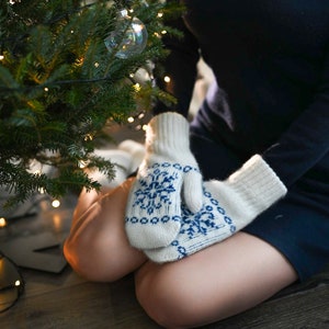 Women Wool Mittens Knitted Extra Warm | Organic Merino Wool Thick Cozy Blue And White Sweater Mittens For Cold Weather Made In Russia