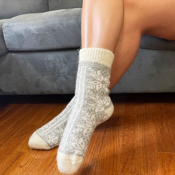 Frauen Schneeflocke 100% Bio-Wolle Extra Warme Dicke Gemütliche Gestrickte Hausschuhe Socken Ideal für Stiefel (MD-LG) Hergestellt im Nordkaukasus