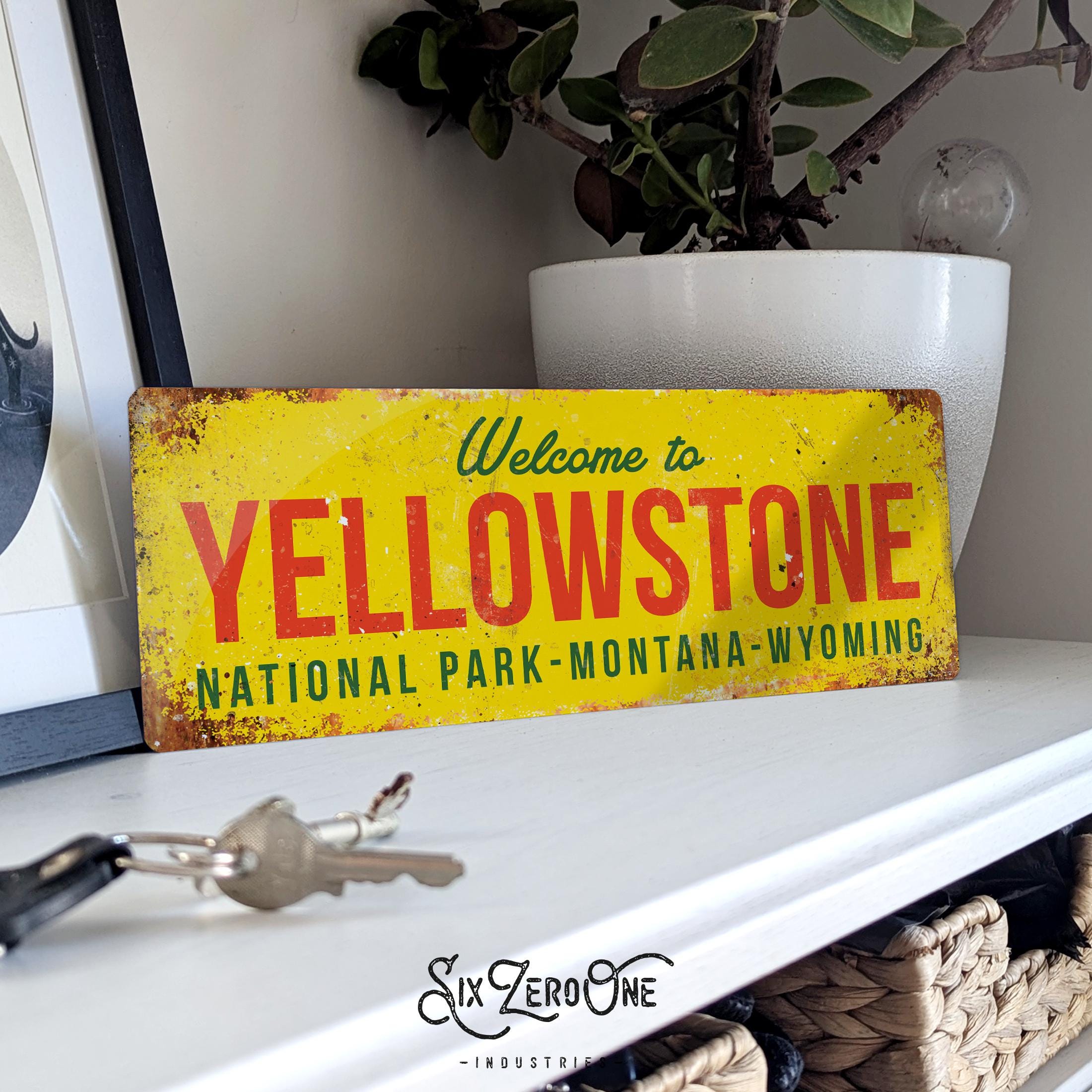 【希少】イエローストーン サイン入りハンドセレクテッド Yellowstone Welcome to Yellowstone Metal Sign - Vintage Worn Rusty Look