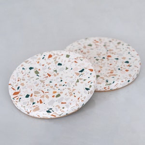 Neutral Terrazzo Coasters, Set of 2, 4, 6 Coasters, Housewarming Gift, Dining Room Decor, White Kitchen Decor, Round Handmade Drink Coaster