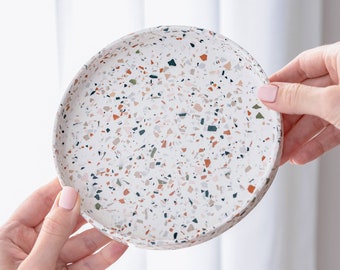 Plateau en terrazzo neutre, cadeau de pendaison de crémaillère, décor de salle à manger, décor de cuisine blanc, plat rond d'anneau, organisateur de bibelot, plateau de bijoux