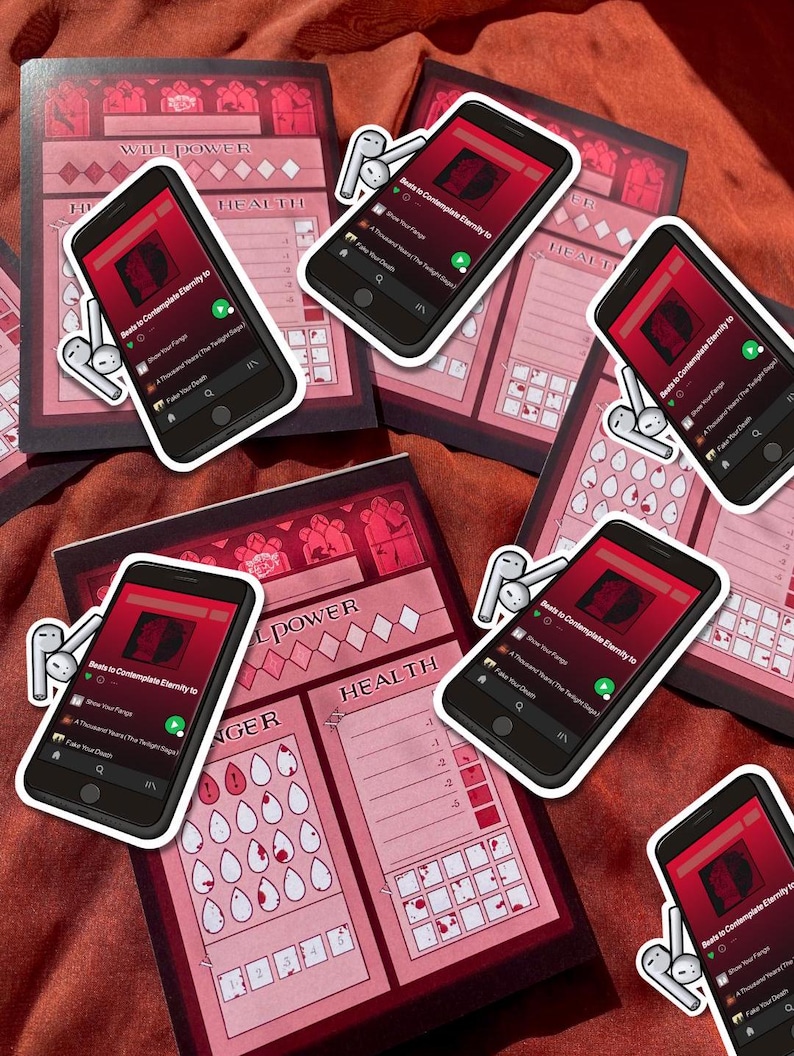 Puede incluir: Primer plano de una hoja de personaje rosa y roja con una pantalla de tel&eacute;fono que muestra una aplicaci&oacute;n de reproductor de m&uacute;sica. La aplicaci&oacute;n est&aacute; reproduciendo una canci&oacute;n titulada "Beats to Contemplate Eternity to". El tel&eacute;fono est&aacute; rodeado de varios otros tel&eacute;fonos con la misma aplicaci&oacute;n abierta.