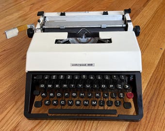 Working Underwood 450 Typewriter | Vintage 1973 | Portable Typewriter | White & Black | Manual | Olivetti Typewriter | Made in Spain