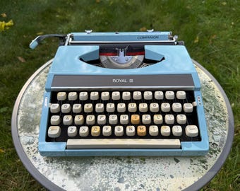 Machine à écrire Royal Companion en état de marche | Vintage 1968 | Machine à écrire ultra-portable | Bleue | Manuelle | Silver-Seiko | Fabriquée au Japon