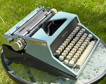 Working Olympia SM7 Typewriter | Pastel Blue | 1963 Vintage | Portable Typewriter | Manual | De Luxe | Made in Germany | Mid-Century Modern