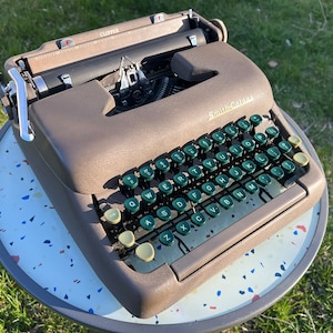 Working Smith-Corona Typewriter: Clipper | Vintage 1949 | Portable Typewriter | Brown | Manual | Original Color | Made in USA | 1940s