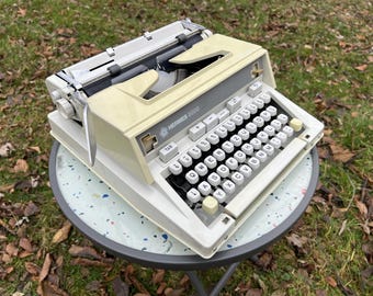 Working Hermes 3000 Typewriter | Vintage 1975 | White | Portable Typewriter | Made In France | 1970s | Manual