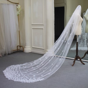 3D Floral wedding veil,beautiful romantic Cathedral wedding viel with comb, flower petal appliques,only layer viel image 3