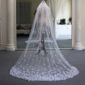 3D Floral wedding veil,beautiful romantic Cathedral wedding viel with comb, flower petal appliques,only layer viel image 1