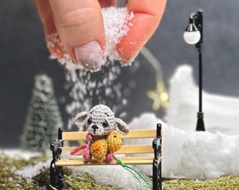Crochet mouse with duck, miniamirugumi mouse, amirugumi miniatures, gift for collectors, crocheted tiny mouse, dollhouse accessories,