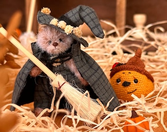 Halloween Teddy Bear with Broom and Witch's Hat 4 cm, Miniature Teddy, Crocheted Miniature, Unique Teddy, Mini Teddy, Gift for Teddy Lovers