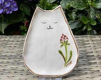 Jewelry tray shaped as a cat, ceramic dessert plate small hand-made, key tray with cat motif handmade
