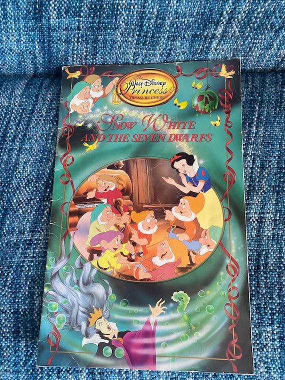 Vintage Walt Disney Princess Treasure Chest Collectible Book XL 