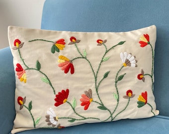Punch Needle Daisy Pillow Cover: Handmade Floral Linen Cushion, 14" x 20"
