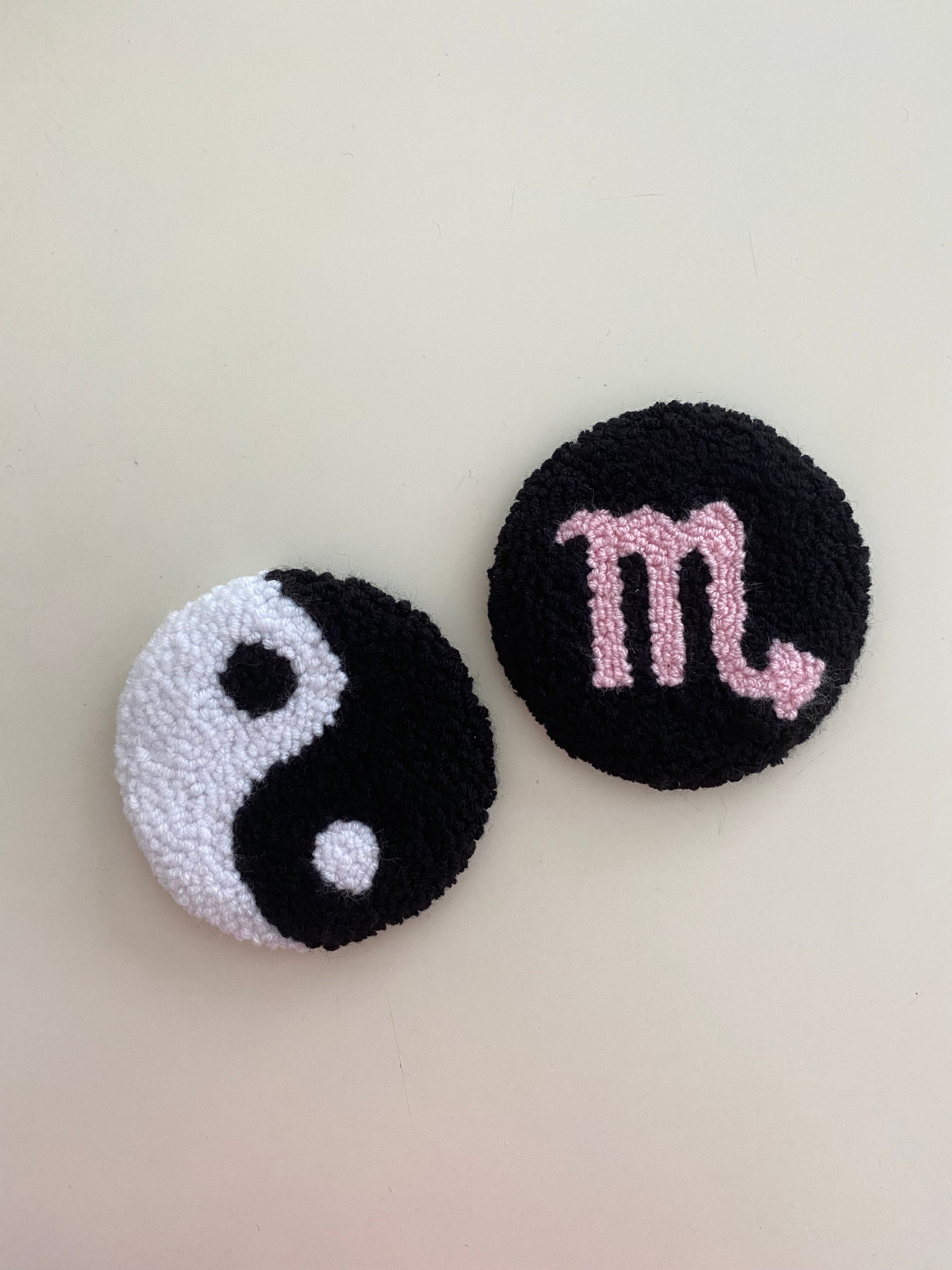 P*r様 Yin&Yang インヤン　勝重村岡 ベスト　毛８５％ナイロン１５% Yin Yang & Zodiac Sign Car Coasters: Punch Needle Car Decor Set - Etsy