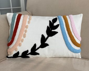 Funda de almohada bordada con punzón abstracto: manta de lino con mechones hecha a mano
