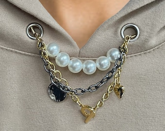 Clip sweater met parels | Sieradenketting hoodie en sneaker