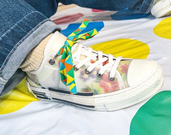 Set met vetersluiting schoen en hoodie: kledingversieringen