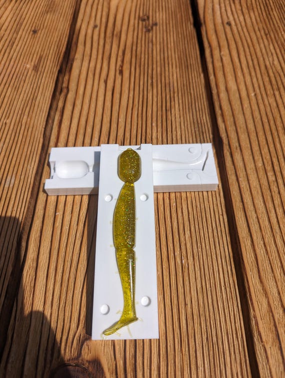 Stampo Per Esche Soft Bait Basso Stampo Fai Da Te Per Esche In Plastisol - Per Creare Esche Morbide Da Pesca (Grammite, Bass) Plexiglass Lastre Stampo Per Esche Soft Bait Basso Stampo Fai Da Te Per Esche In Plastisol - Per Creare Esche Morbide Da Pesca (Grammite, Bass) Plexiglass Lastre