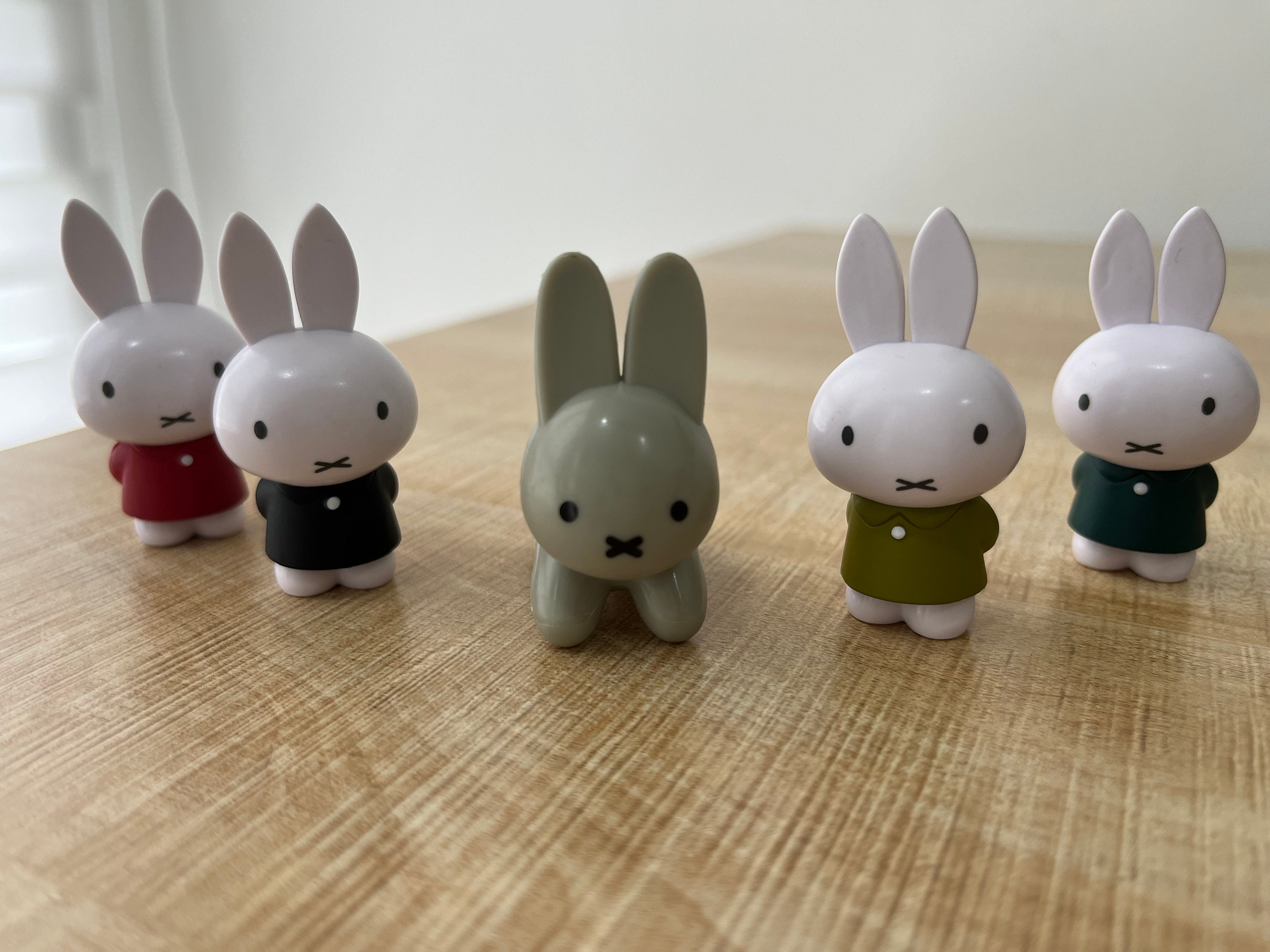 Metalen lijn Maak een sneeuwpop troon Miffy Figurine - Etsy