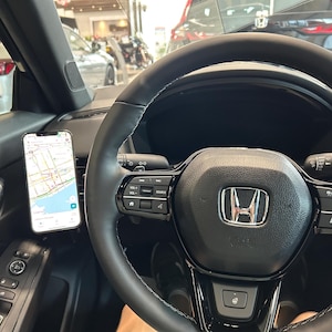 2023+ Honda CR-V MagSafe phone mount installed on dashboard honeycomb vent for 6th generation CR-V models 2023 2024 2025 2026. Custom vent phone holder with ultra strong MagSafe magnet for secure hands-free driving. Honda CRV phone mount compatible with iPhone 12 13 14 15 16 and Android using MagSafe ring. Adjustable CR-V dashboard phone holder for driver and passenger use, no tools or adhesive required.