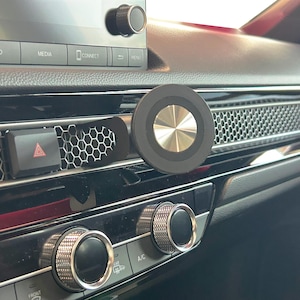 2023+ Honda CR-V MagSafe phone mount installed on dashboard honeycomb vent for 6th generation CR-V models 2023 2024 2025 2026. Custom vent phone holder with ultra strong MagSafe magnet for secure hands-free driving. Honda CRV phone mount compatible with iPhone 12 13 14 15 16 and Android using MagSafe ring. Adjustable CR-V dashboard phone holder for driver and passenger use, no tools or adhesive required.