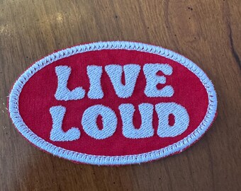 Gesticktes Live Loud Patch - Retro Red Oval Musikjacke