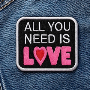 Parche bordado "All You Need Is Love" / Parche de corazón rosa / Parche de amor retro para chaqueta, chaleco, mochila o sombrero.