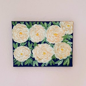 Pintura floral naranja y blanca: Obra de arte floral acrílica sobre lienzo (18 x 24 cm)