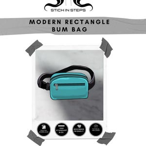 以下が含まれることがあります： 黒いストラップとジッパーが付いた、ターコイズ色の長方形のバムバッグ。「MODERN RECTANGLE BUM BAG」と書かれており、「STICH IN STEPS」の文字も含まれています。画像には「DIGITAL DOWNLOAD」、「ONE STANDART SIZE」、「BEGINNER FRIENDLY」、「TUTORIAL INCLUDED」の文字も含まれています。