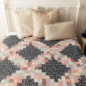 General Store Quilt - PDF Quilt Pattern - Fat Quarter Friendly Irish Chain Quilt Pattern