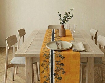 Camino de mesa con hojas de ginkgo amarillo: decoración elegante para el comedor.