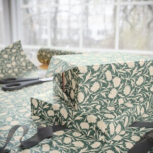 Vintage Green Floral Wrapping Paper: Victorian Botanical Gift Wrap Bild 4
